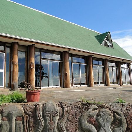 Tupa Hotel Hanga Roa Esterno foto