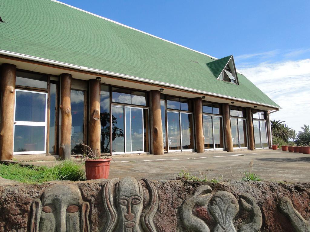 Tupa Hotel Hanga Roa Esterno foto
