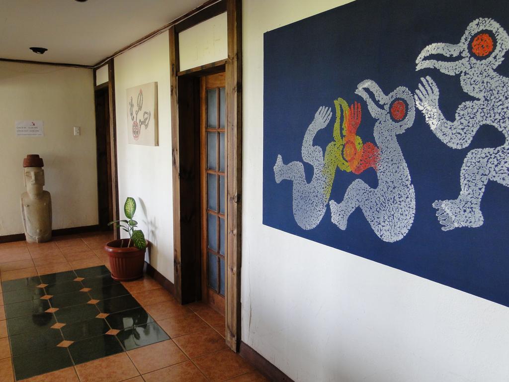 Tupa Hotel Hanga Roa Esterno foto