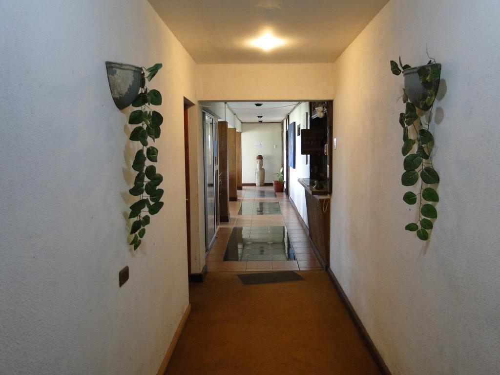 Tupa Hotel Hanga Roa Esterno foto