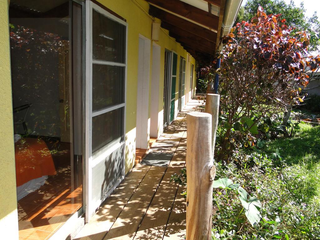Tupa Hotel Hanga Roa Esterno foto