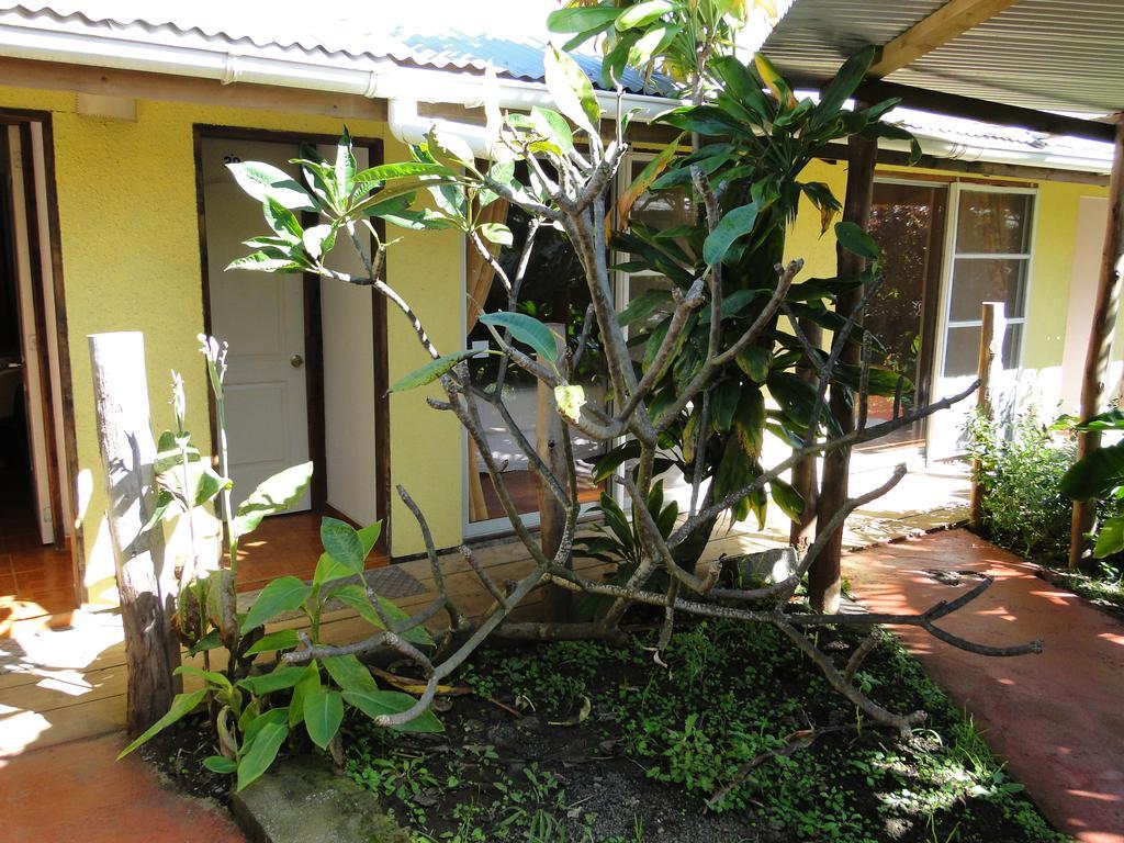 Tupa Hotel Hanga Roa Esterno foto