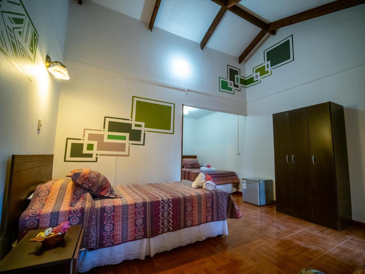 Tupa Hotel Hanga Roa Esterno foto