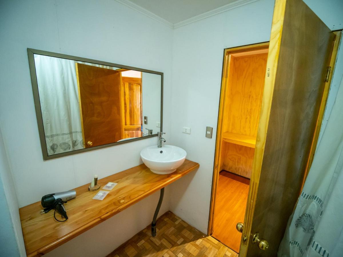 Tupa Hotel Hanga Roa Esterno foto