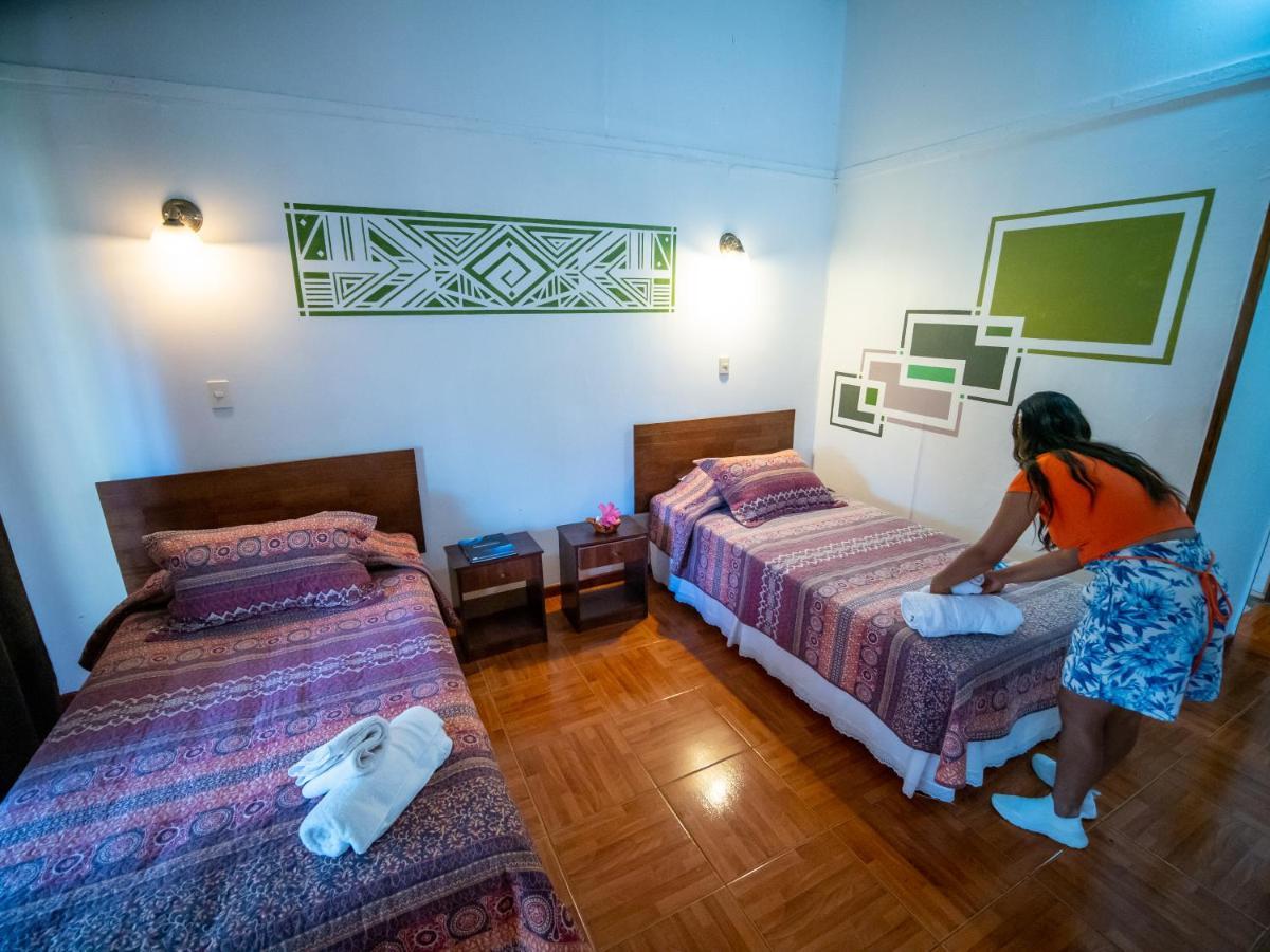 Tupa Hotel Hanga Roa Esterno foto