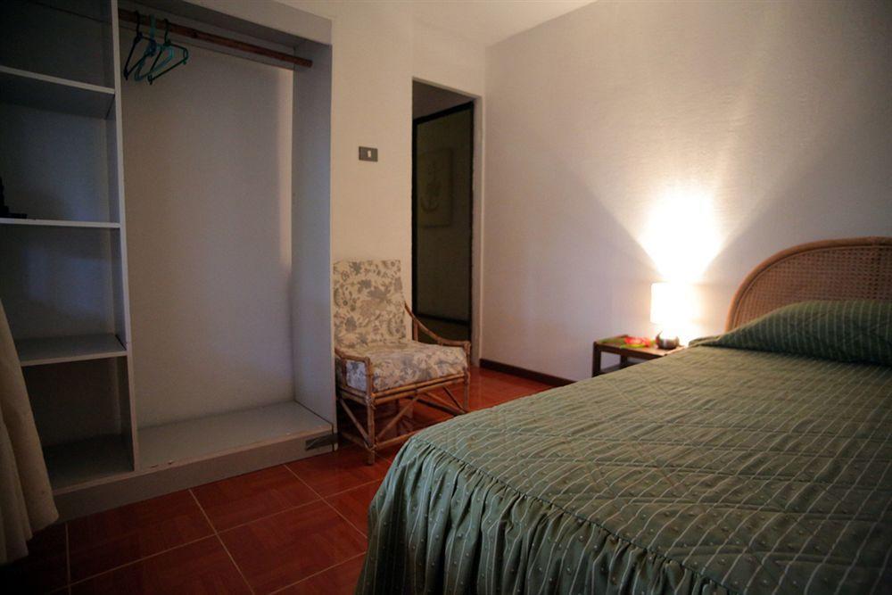 Tupa Hotel Hanga Roa Esterno foto