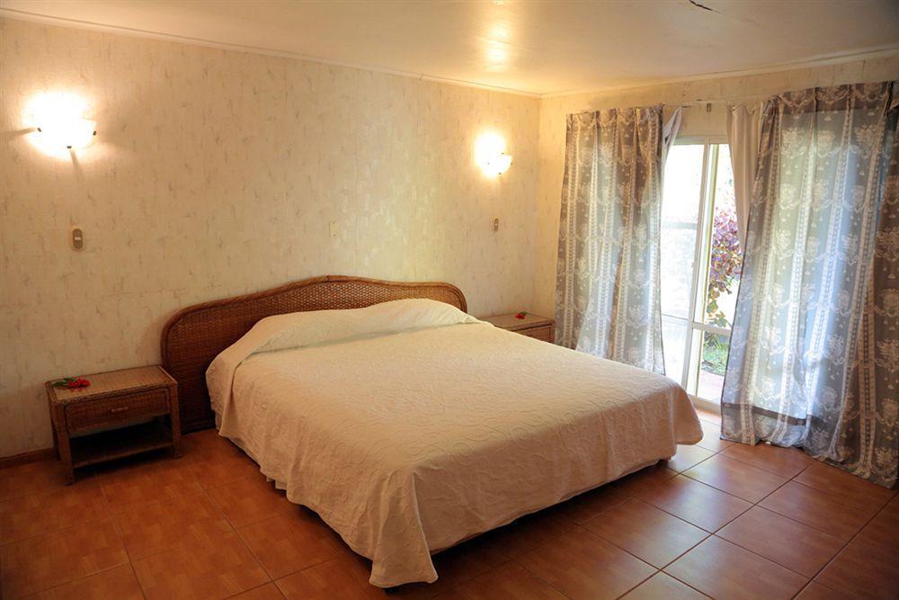 Tupa Hotel Hanga Roa Esterno foto