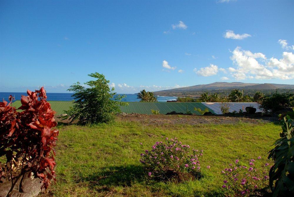 Tupa Hotel Hanga Roa Esterno foto