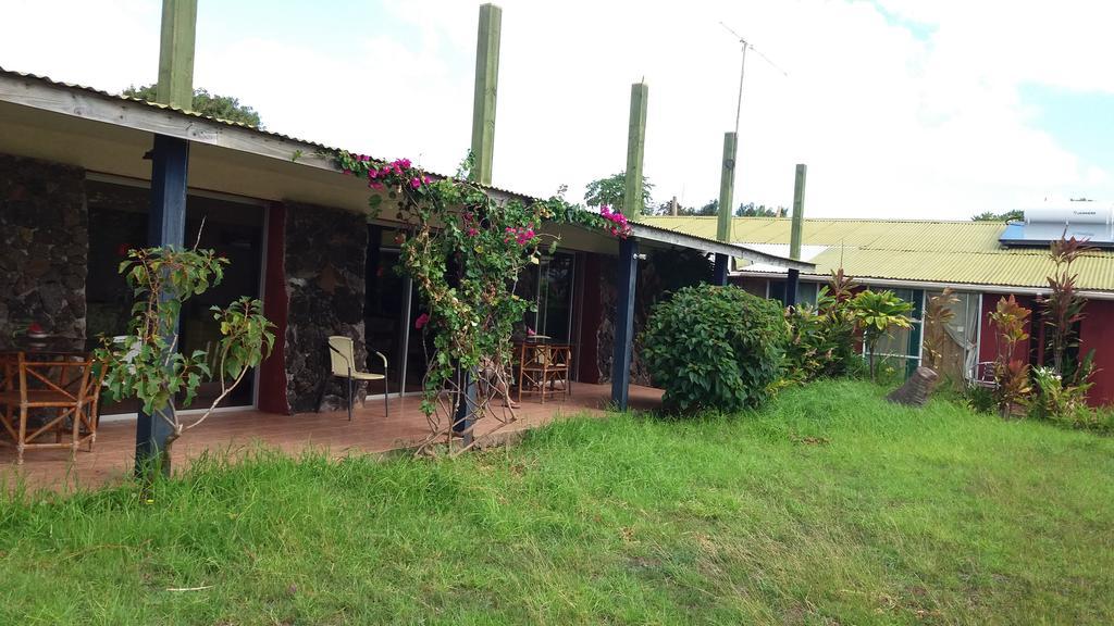 Tupa Hotel Hanga Roa Esterno foto