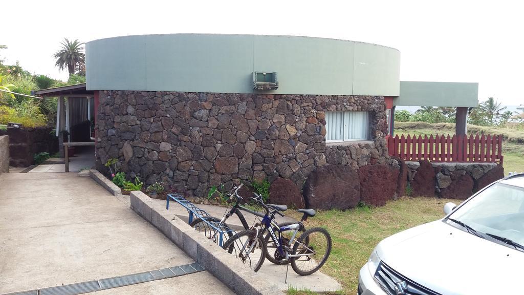 Tupa Hotel Hanga Roa Esterno foto