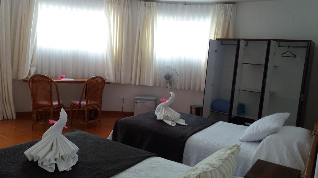 Tupa Hotel Hanga Roa Esterno foto
