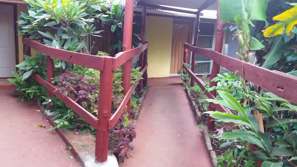 Tupa Hotel Hanga Roa Esterno foto