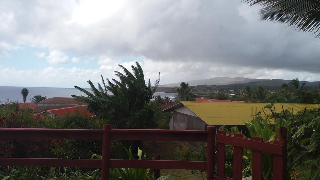 Tupa Hotel Hanga Roa Esterno foto