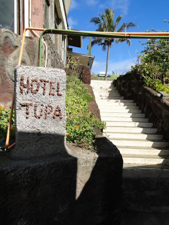 Tupa Hotel Hanga Roa Esterno foto