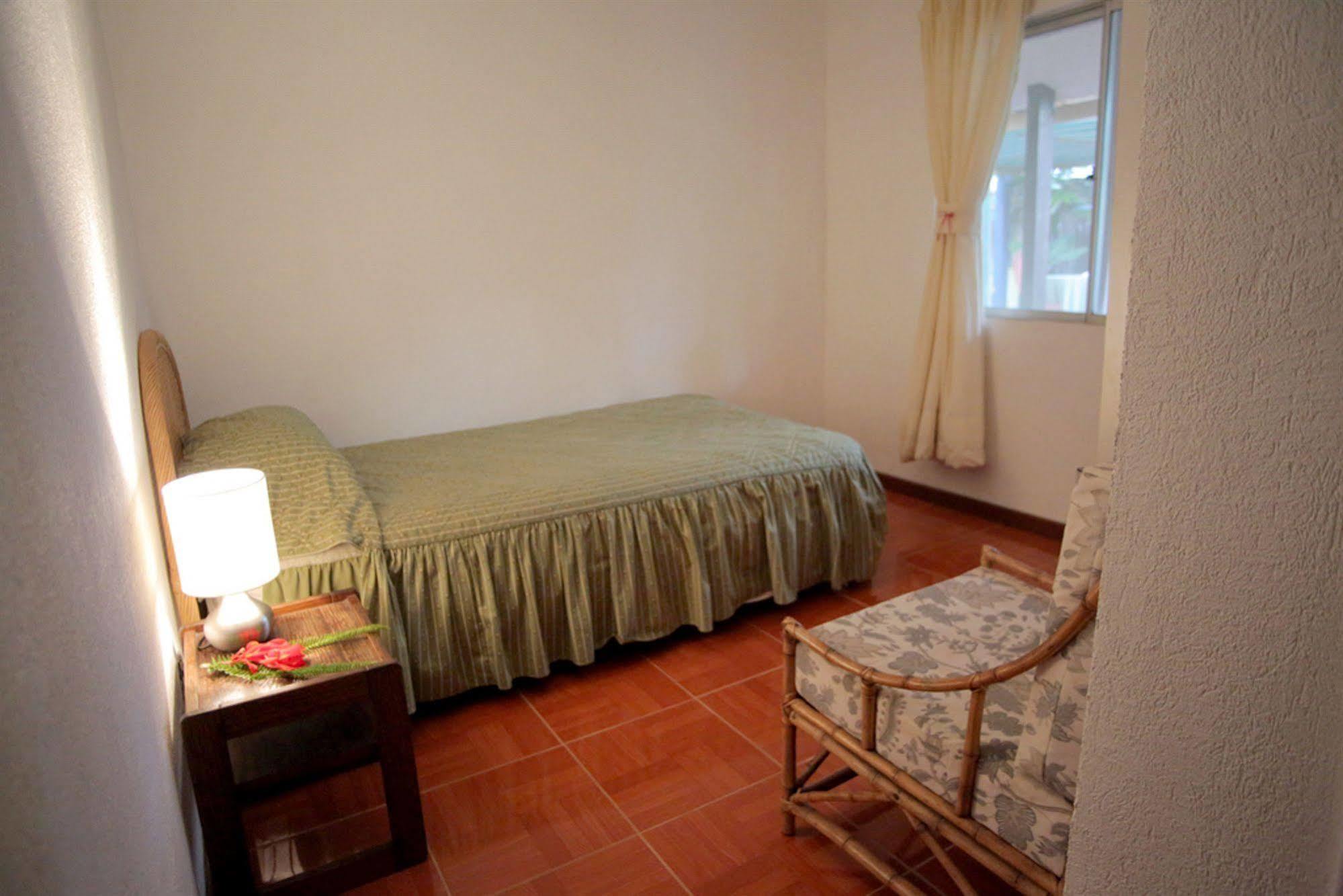 Tupa Hotel Hanga Roa Esterno foto