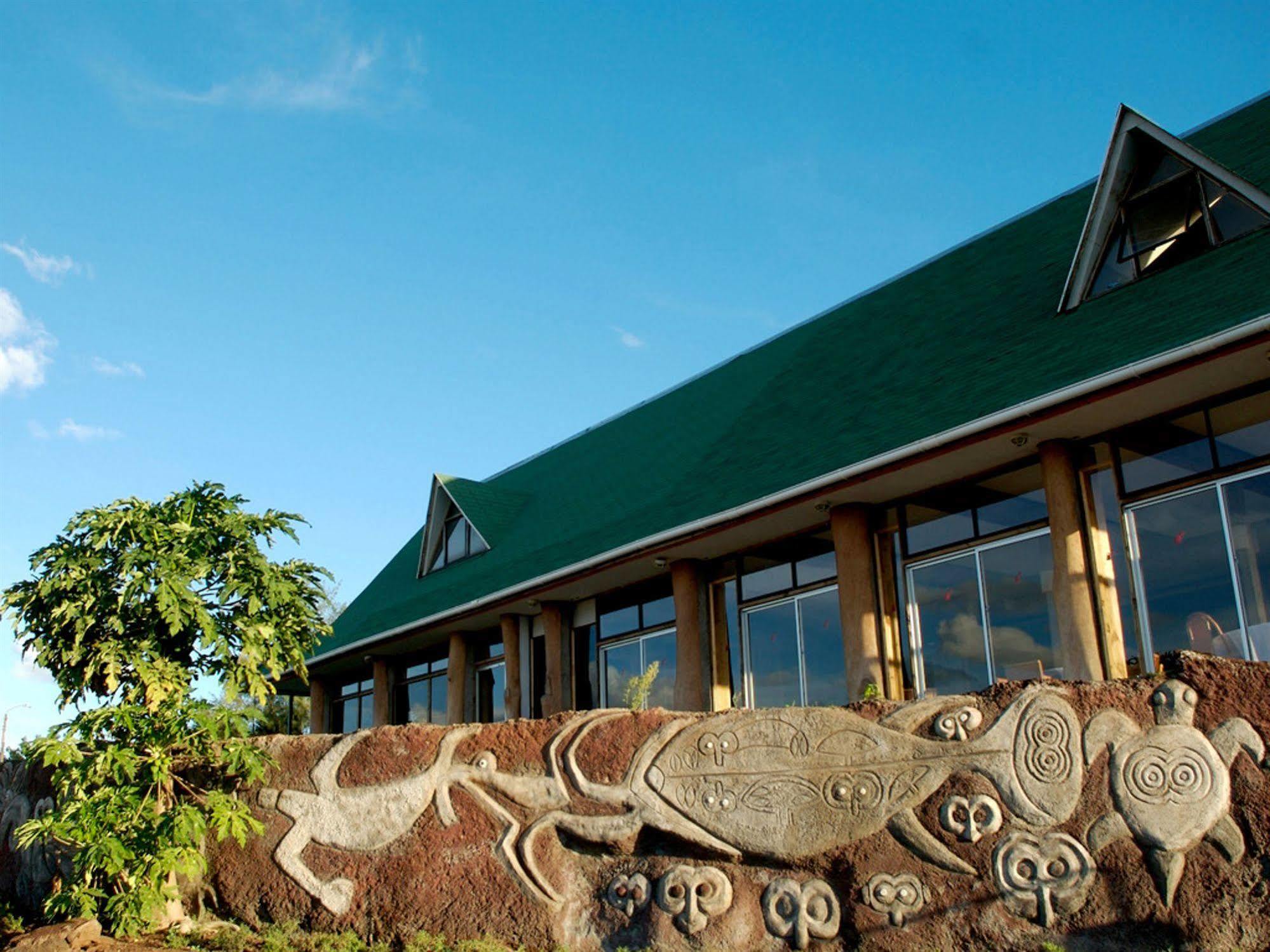 Tupa Hotel Hanga Roa Esterno foto