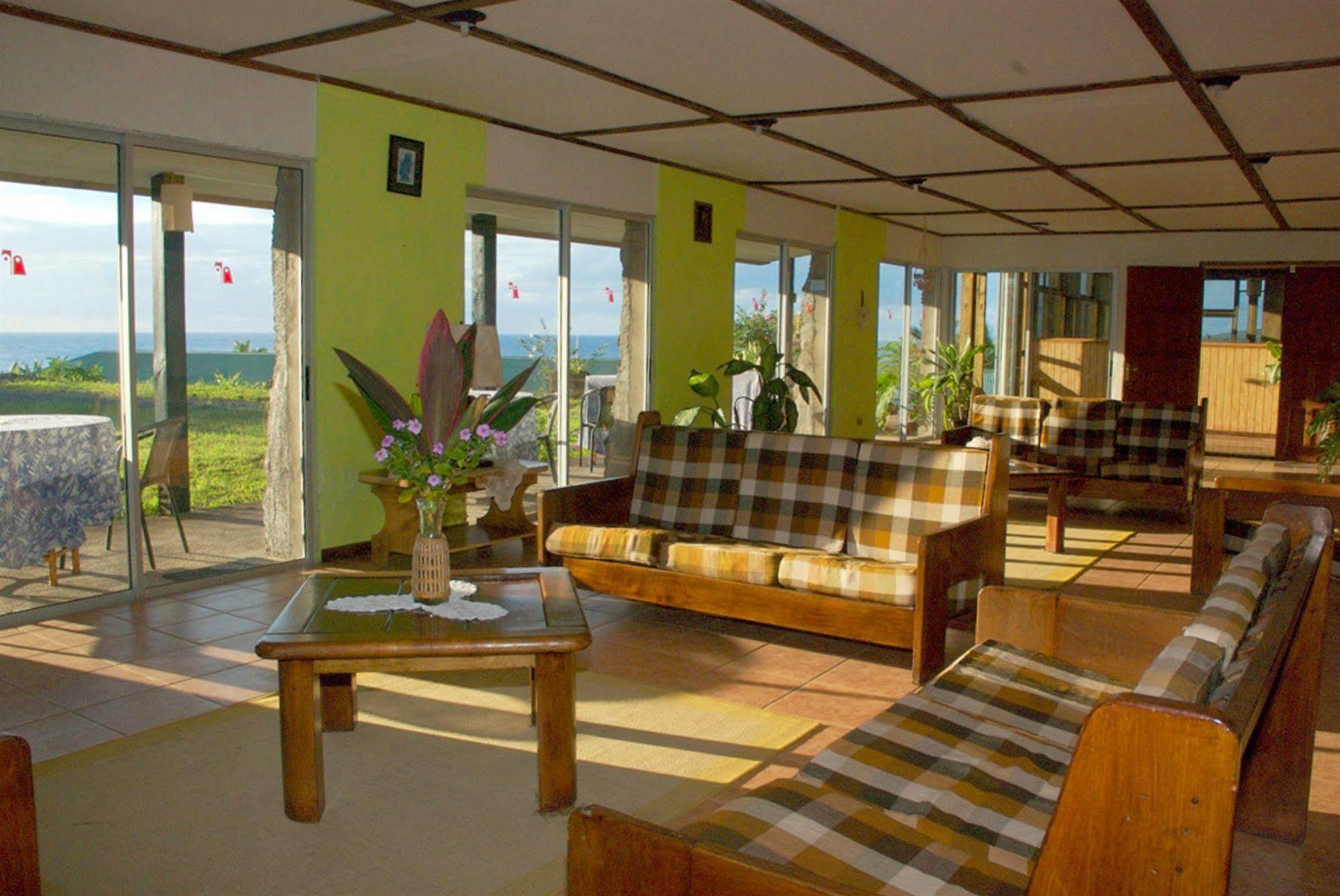 Tupa Hotel Hanga Roa Esterno foto