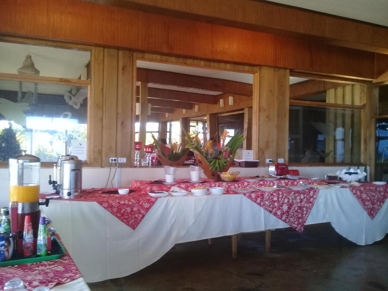 Tupa Hotel Hanga Roa Esterno foto